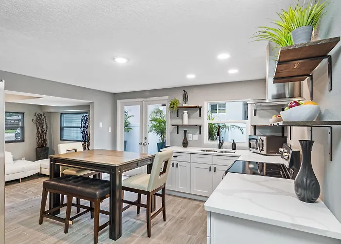Modern House In Clearwater With Access To A Shared Swimming Pool